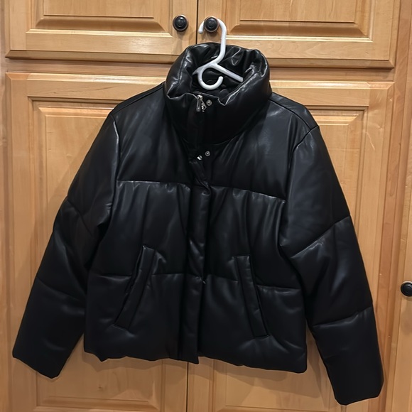 Abercrombie Women’s A&F Vegan Leather Mini Puffer - Picture 1 of 6